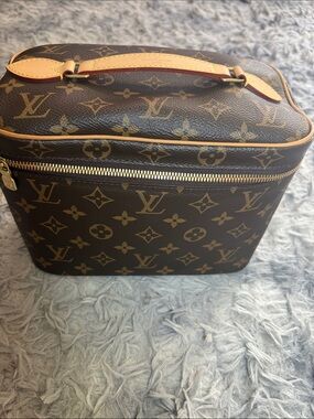 🛑sold💥💥💥💥 Louis Vuitton Monogram Canvas Toiletry nice bb